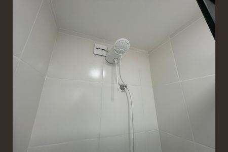 Banheiro de kitnet/studio para alugar com 1 quarto, 17m² em Ferreira, São Paulo