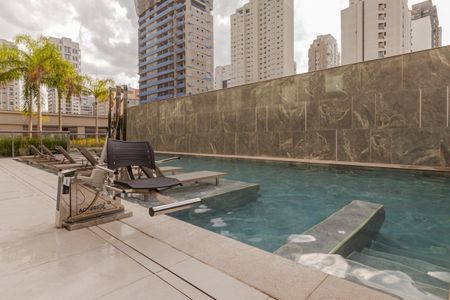 Studio à venda com 29m², 1 quarto e sem vaga Studio à venda com 29m², 1 quarto e sem vagaÁrea comum - Piscina