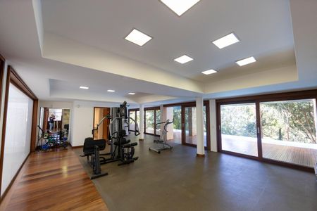 Casa de condomínio à venda com 3300m², 7 quartos e 6 vagasAcademia