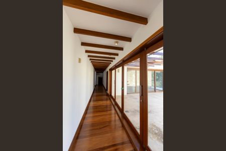 Casa de condomínio à venda com 3300m², 7 quartos e 6 vagasCorredor