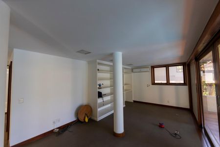 Casa de condomínio à venda com 3300m², 7 quartos e 6 vagasVaranda