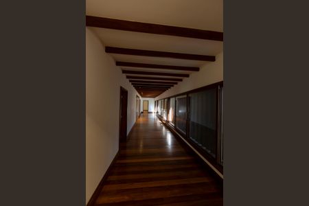 Casa de condomínio à venda com 3300m², 7 quartos e 6 vagasCorredor das suites