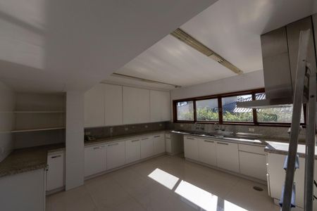 Casa de condomínio à venda com 3300m², 7 quartos e 6 vagasCozinha