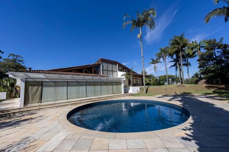 Casa de condomínio à venda com 3300m², 7 quartos e 6 vagasQuintal