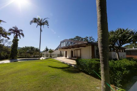 Casa de condomínio à venda com 3300m², 7 quartos e 6 vagasQuintal