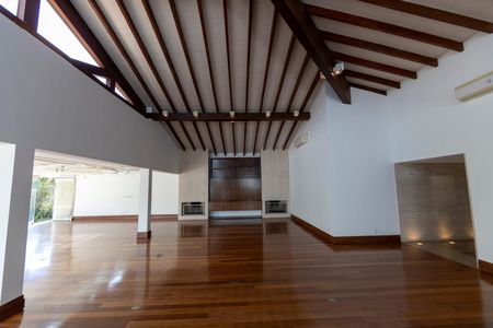 Casa de condomínio à venda com 3300m², 7 quartos e 6 vagasQuintal