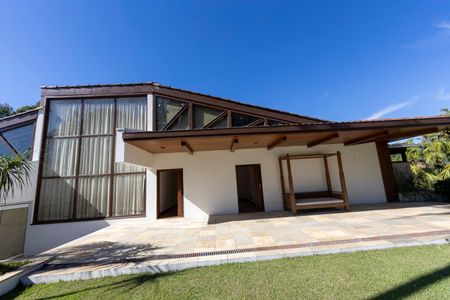 Casa de condomínio à venda com 3300m², 7 quartos e 6 vagasQuintal