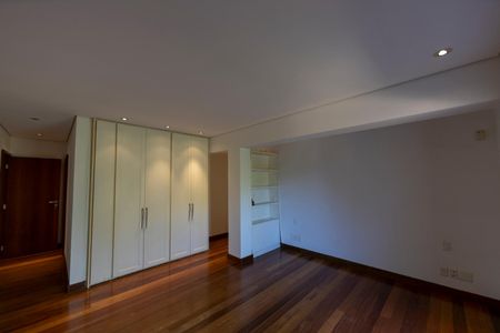 Casa de condomínio à venda com 3300m², 7 quartos e 6 vagasSuite 4