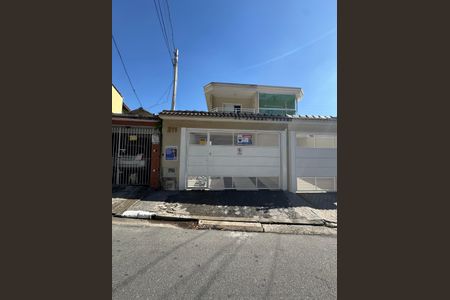 Casa à venda com 140m², 3 quartos e 4 vagasFachada com PLACA
