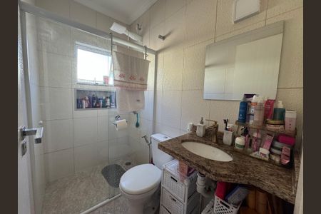 Casa à venda com 140m², 3 quartos e 4 vagasBanheiro da Suíte