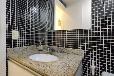 Apartamento para alugar com 63m², 2 quartos e 2 vagas Apartamento para alugar com 63m², 2 quartos e 2 vagasBanheiro da Suíte