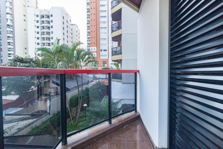 Apartamento à venda com 147m², 3 quartos e 2 vagas Apartamento à venda com 147m², 3 quartos e 2 vagasVaranda - Suíte 3