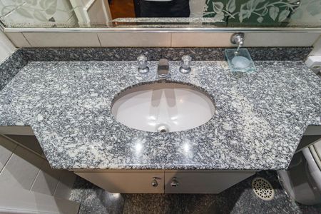 Apartamento à venda com 147m², 3 quartos e 2 vagas Apartamento à venda com 147m², 3 quartos e 2 vagasDetalhe Banheiro - Suíte 1