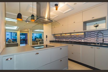 Apartamento à venda com 147m², 3 quartos e 2 vagas Apartamento à venda com 147m², 3 quartos e 2 vagasCozinha