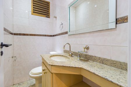 Apartamento à venda com 147m², 3 quartos e 2 vagas Apartamento à venda com 147m², 3 quartos e 2 vagasLavabo
