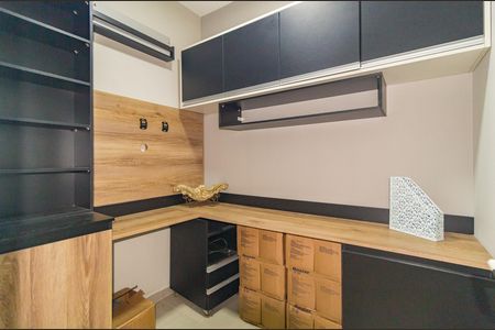 Apartamento à venda com 147m², 3 quartos e 2 vagas Apartamento à venda com 147m², 3 quartos e 2 vagasEscritório