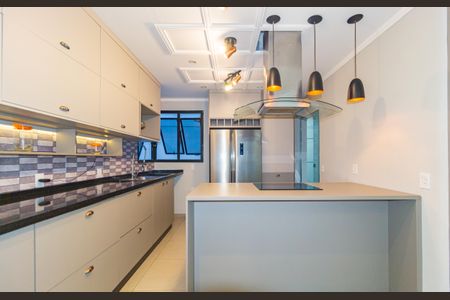 Apartamento à venda com 147m², 3 quartos e 2 vagas Apartamento à venda com 147m², 3 quartos e 2 vagasCozinha