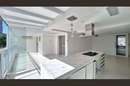 Apartamento à venda com 104m², 2 quartos e 1 vagaVaranda