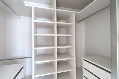 Apartamento à venda com 104m², 2 quartos e 1 vagaCloset da Suíte 2