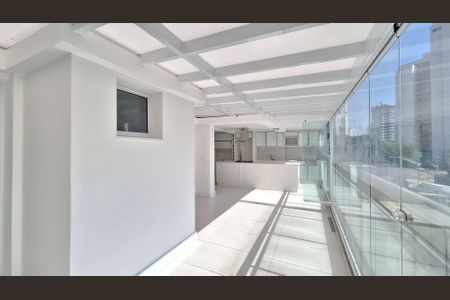 Apartamento à venda com 104m², 2 quartos e 1 vagaVaranda