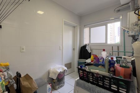 Apartamento à venda com 154m², 3 quartos e 3 vagas Apartamento à venda com 154m², 3 quartos e 3 vagasÁrea de Serviço