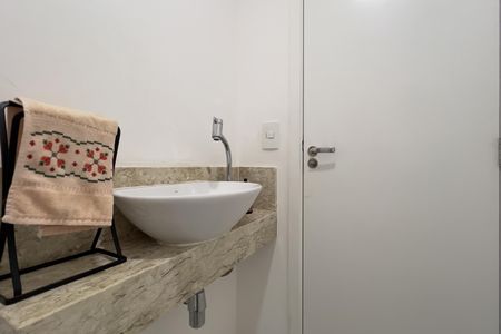 Apartamento à venda com 154m², 3 quartos e 3 vagas Apartamento à venda com 154m², 3 quartos e 3 vagasLavabo