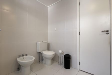 Apartamento à venda com 154m², 3 quartos e 3 vagas Apartamento à venda com 154m², 3 quartos e 3 vagasBanheiro da Suíte 1