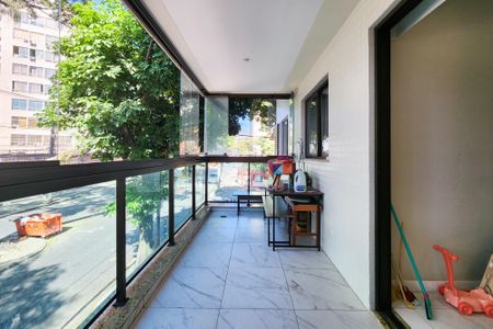 Apartamento à venda com 88m², 3 quartos e 1 vaga Apartamento à venda com 88m², 3 quartos e 1 vagaVaranda