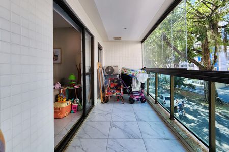 Apartamento à venda com 88m², 3 quartos e 1 vaga Apartamento à venda com 88m², 3 quartos e 1 vagaVaranda