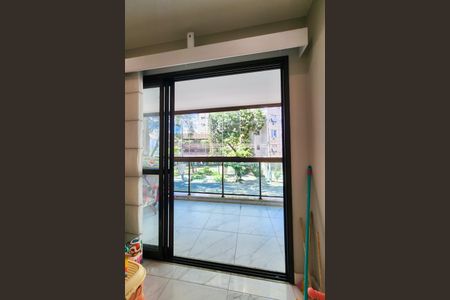 Apartamento à venda com 88m², 3 quartos e 1 vaga Apartamento à venda com 88m², 3 quartos e 1 vagaVaranda
