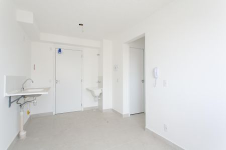Sala / Cozinha  de casa de condomínio para alugar com 2 quartos, 32m² em Vila Carmosina, São Paulo
