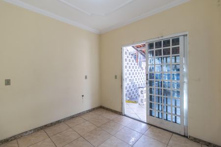 Sala de casa para alugar com 2 quartos, 73m² em Culvia, Belo Horizonte