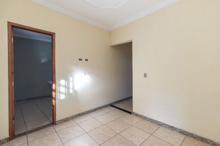 Sala de casa para alugar com 2 quartos, 73m² em Culvia, Belo Horizonte
