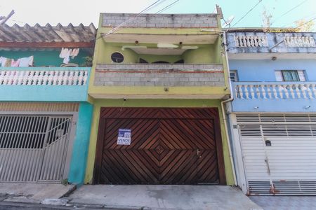 Casa à venda com 150m², 3 quartos e 1 vaga Casa à venda com 150m², 3 quartos e 1 vagaFachada