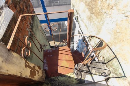 Casa à venda com 150m², 3 quartos e 1 vaga Casa à venda com 150m², 3 quartos e 1 vagaSacada Escada