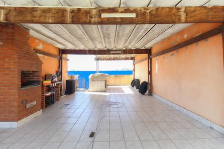 Casa à venda com 150m², 3 quartos e 1 vaga Casa à venda com 150m², 3 quartos e 1 vagaSacada - Churrasqueira