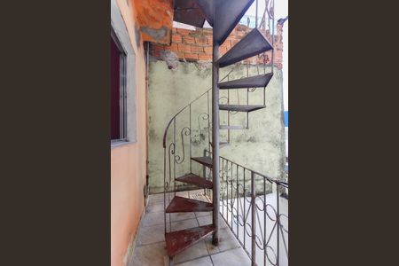 Casa à venda com 150m², 3 quartos e 1 vaga Casa à venda com 150m², 3 quartos e 1 vagaEscada Sacada
