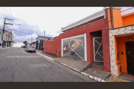 Casa à venda com 146m², 3 quartos e 5 vagas Casa à venda com 146m², 3 quartos e 5 vagasFachada