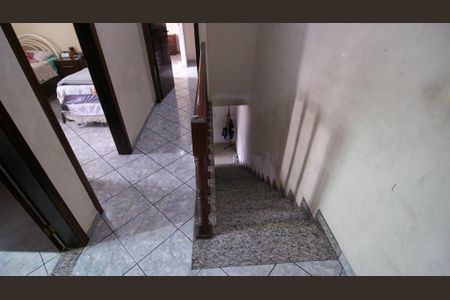 Casa à venda com 146m², 3 quartos e 5 vagas Casa à venda com 146m², 3 quartos e 5 vagasEscada