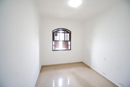 Casa para alugar com 200m², 3 quartos e 3 vagas Casa para alugar com 200m², 3 quartos e 3 vagasQuarto 02