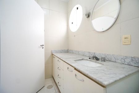 Casa para alugar com 200m², 3 quartos e 3 vagas Casa para alugar com 200m², 3 quartos e 3 vagasBanheiro social