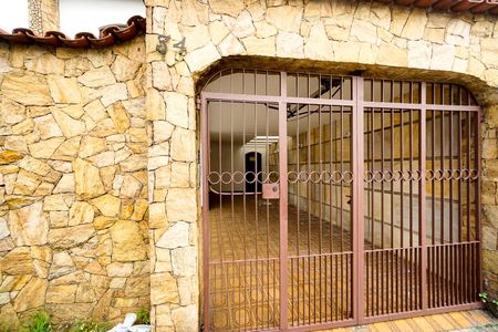 Casa para alugar com 200m², 3 quartos e 3 vagas Casa para alugar com 200m², 3 quartos e 3 vagasFachada