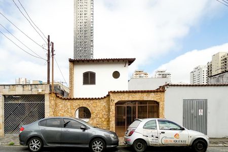 Casa para alugar com 200m², 3 quartos e 3 vagas Casa para alugar com 200m², 3 quartos e 3 vagasFachada