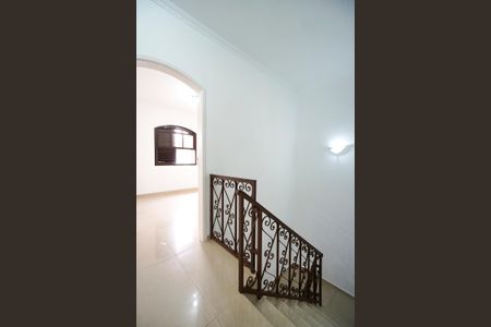 Casa para alugar com 200m², 3 quartos e 3 vagas Casa para alugar com 200m², 3 quartos e 3 vagasHall da escada