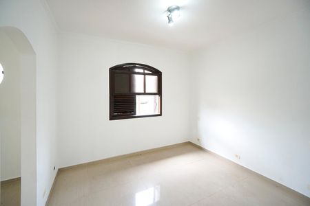 Casa para alugar com 200m², 3 quartos e 3 vagas Casa para alugar com 200m², 3 quartos e 3 vagasSuíte