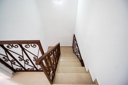 Casa para alugar com 200m², 3 quartos e 3 vagas Casa para alugar com 200m², 3 quartos e 3 vagasEscada