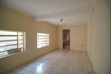 Casa à venda com 160m², 4 quartos e 2 vagasSala