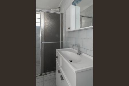 Banheiro de kitnet/studio para alugar com 1 quarto, 32m² em Vila Ipiranga, Porto Alegre