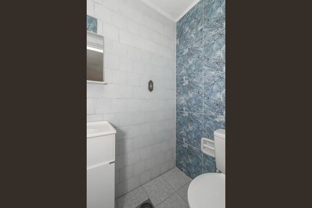 Banheiro de kitnet/studio para alugar com 1 quarto, 32m² em Vila Ipiranga, Porto Alegre