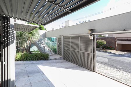 Casa à venda com 500m², 4 quartos e 6 vagas Casa à venda com 500m², 4 quartos e 6 vagasEntrada